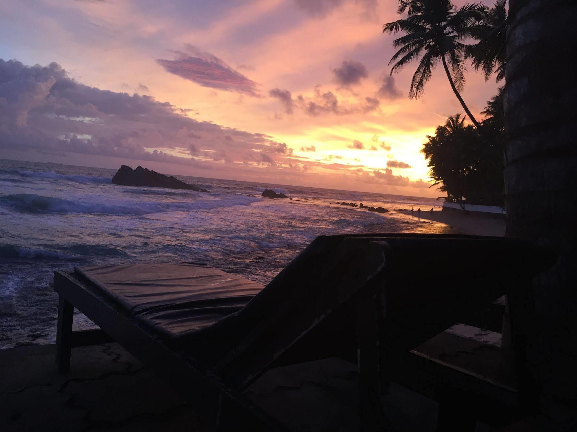 Blue Sky Beach Resort Unawatuna Eksteriør billede
