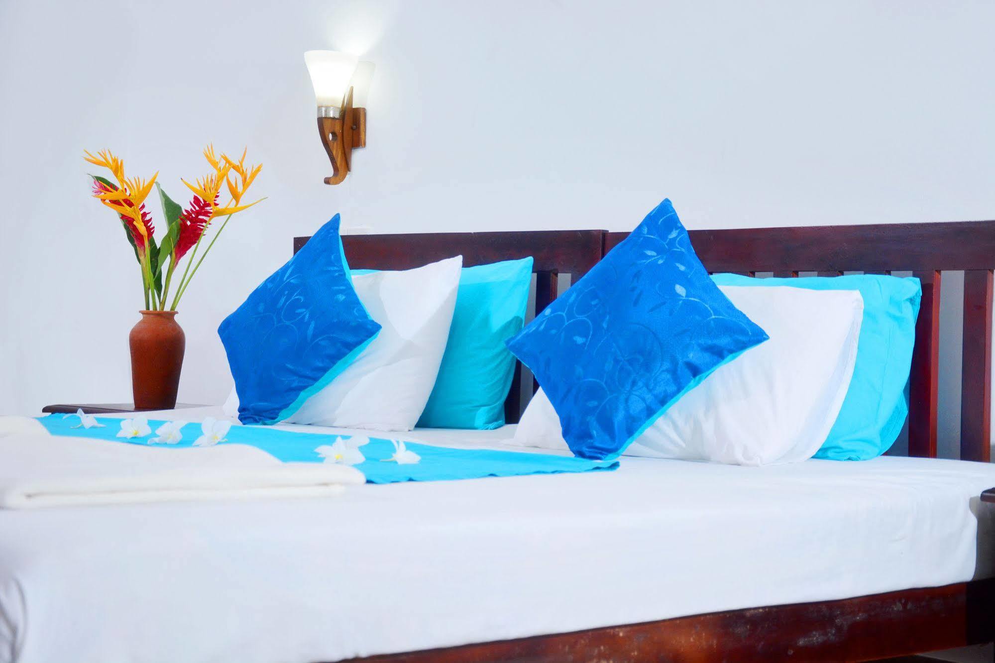 Blue Sky Beach Resort Unawatuna Eksteriør billede