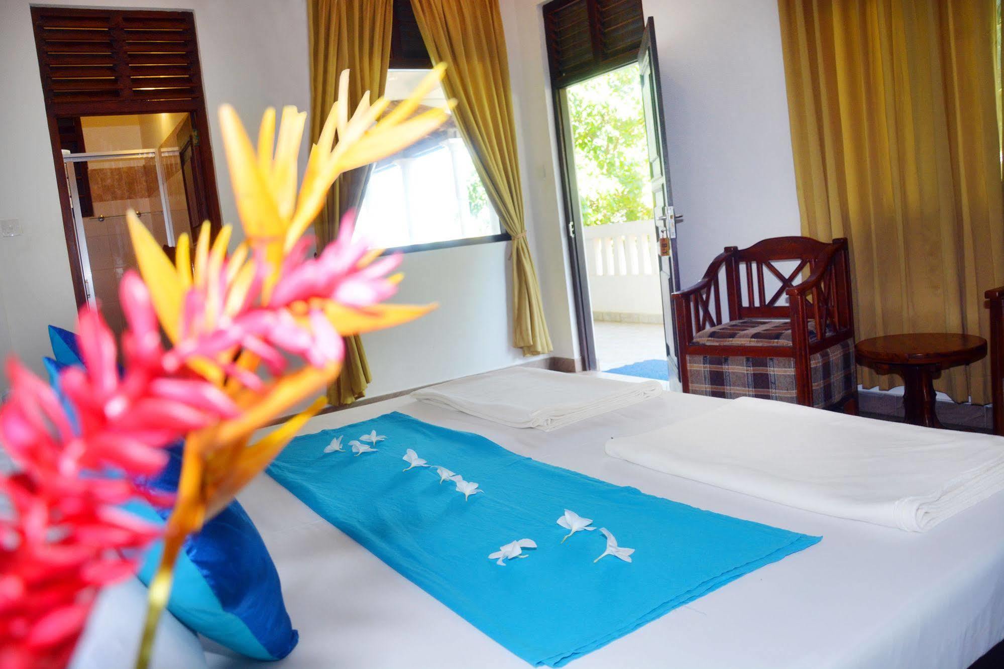 Blue Sky Beach Resort Unawatuna Eksteriør billede